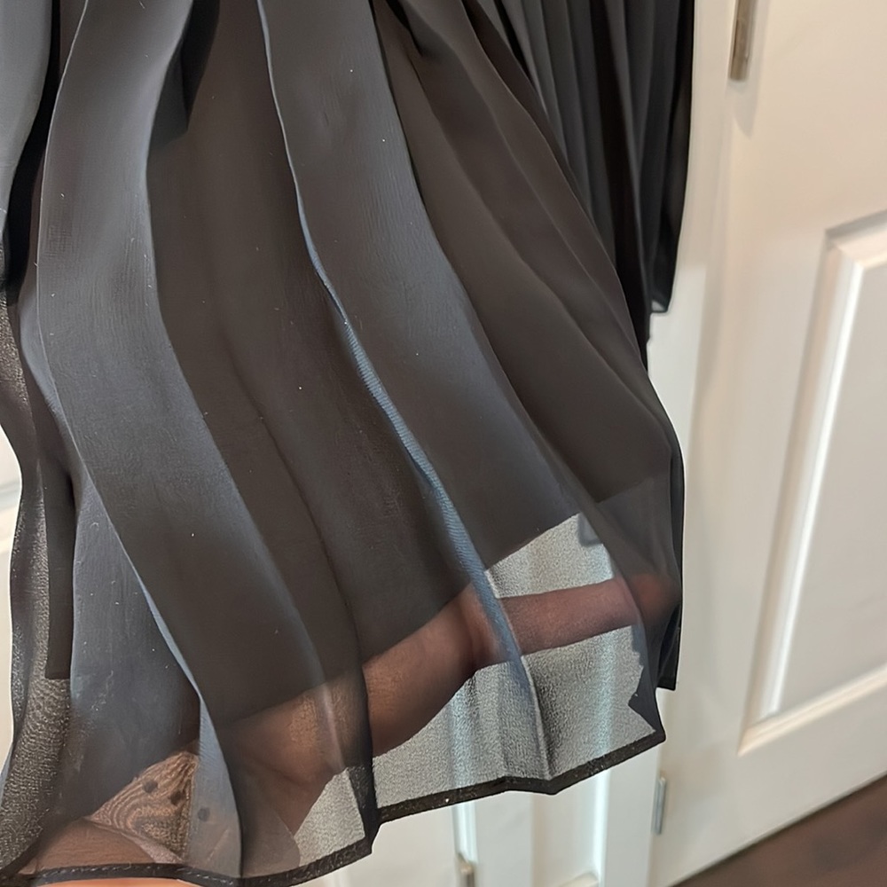 LIKE NEW BCBGeneration Dress Size 2 - Picture 5 of 10